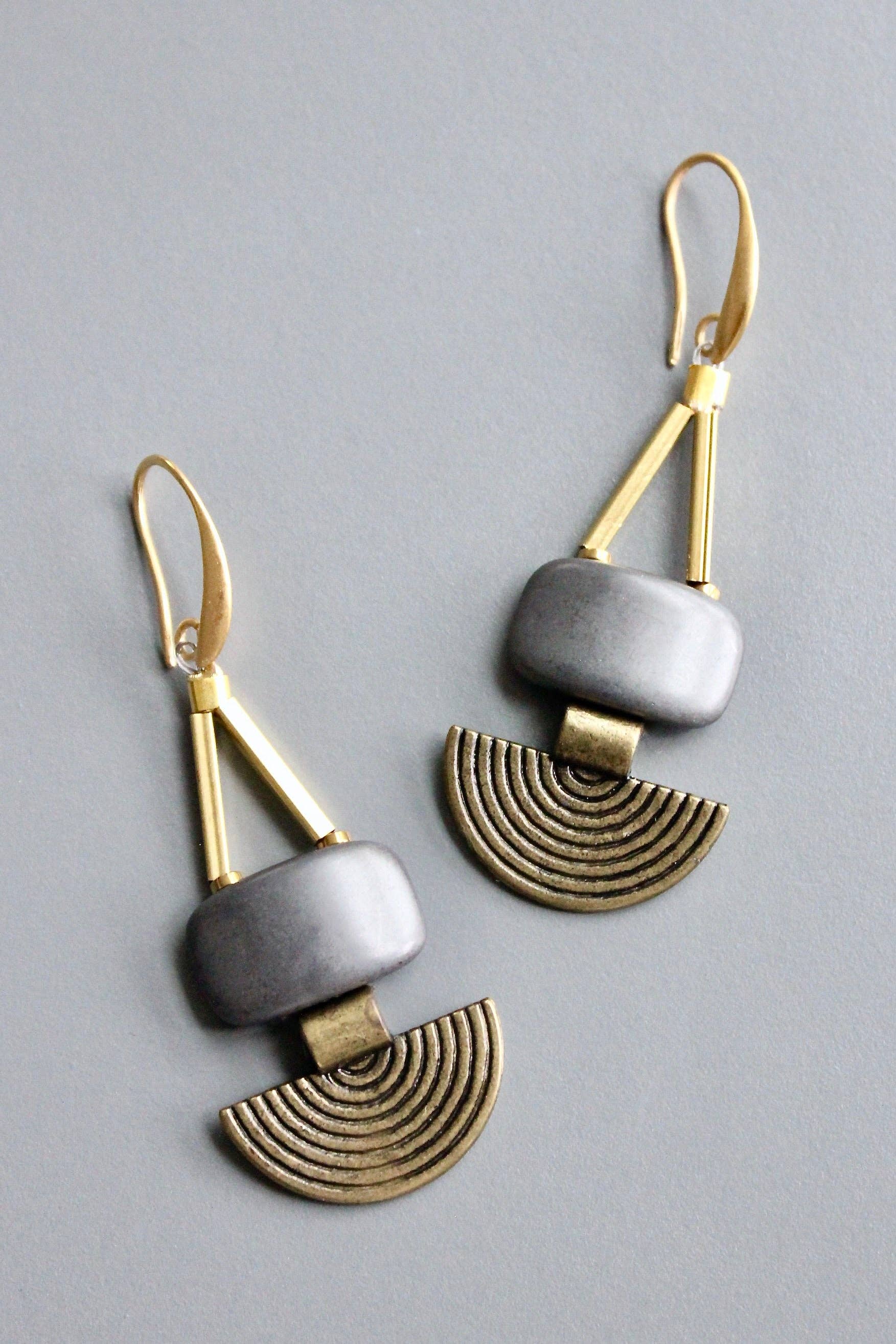 HYLE42 Artdeco Hematite earrings