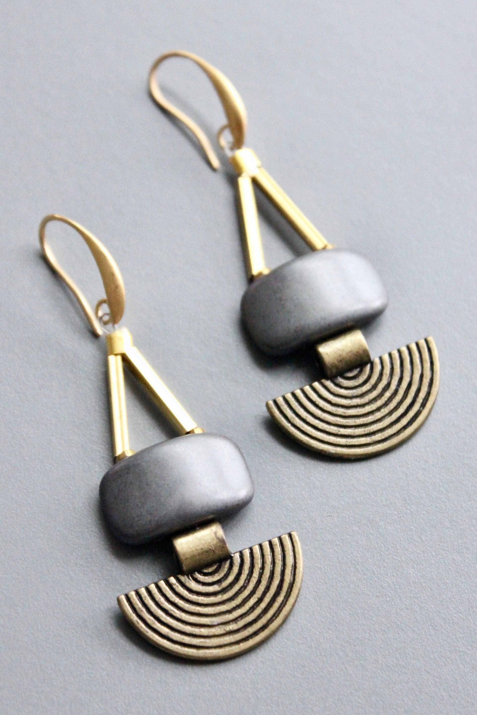 HYLE42 Artdeco Hematite earrings
