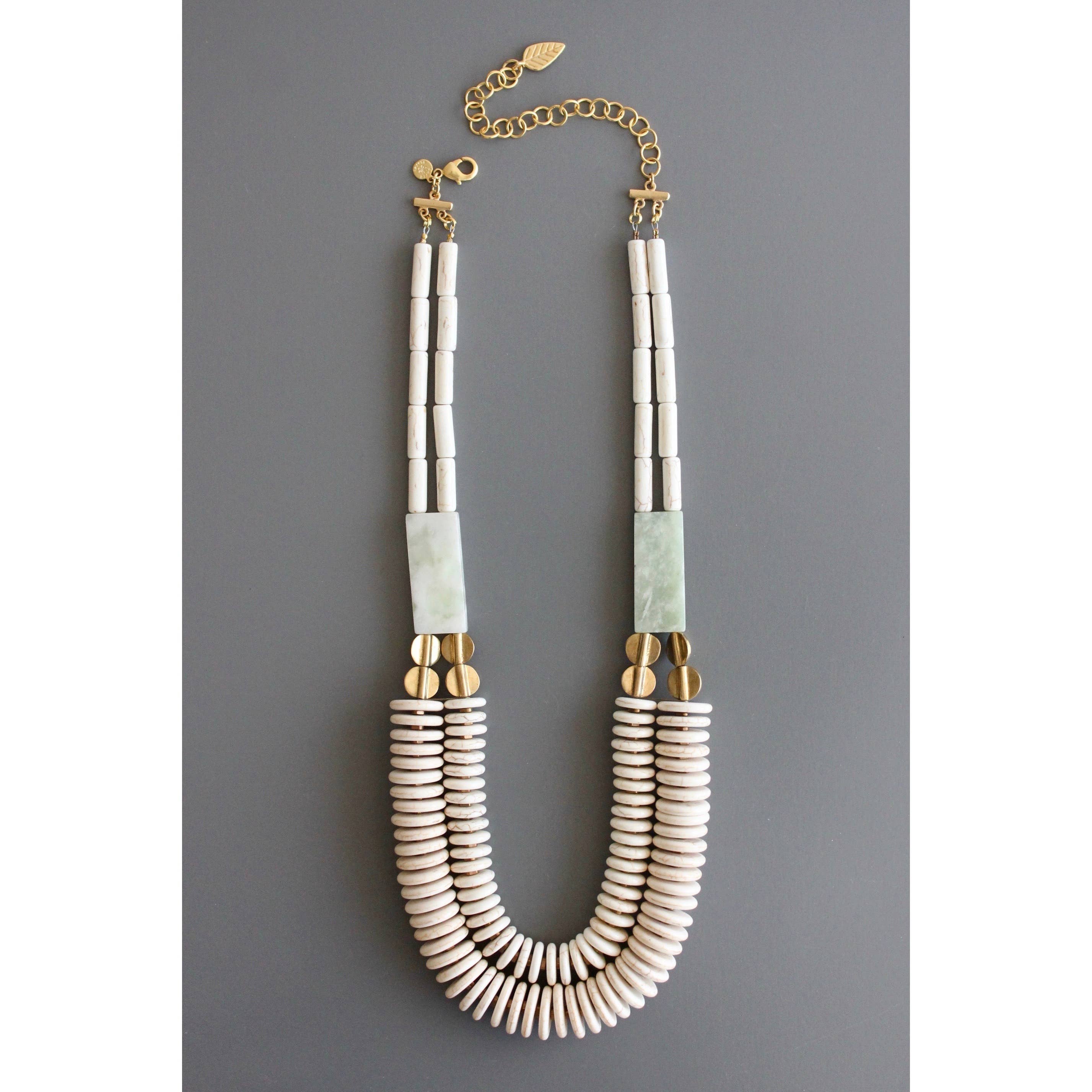 BKN221 Double strand necklace with magnesite, brass