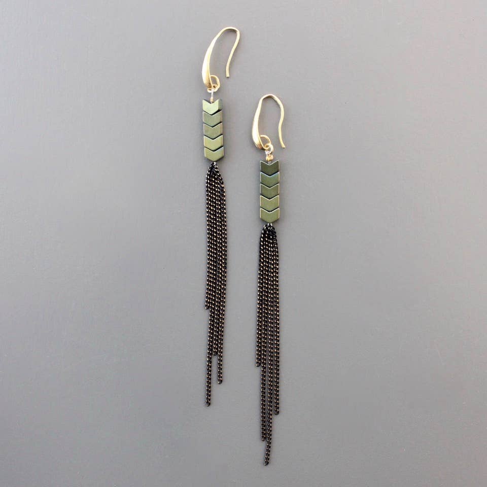 MDSE39 Green hematite & chain fringe should duster earrings