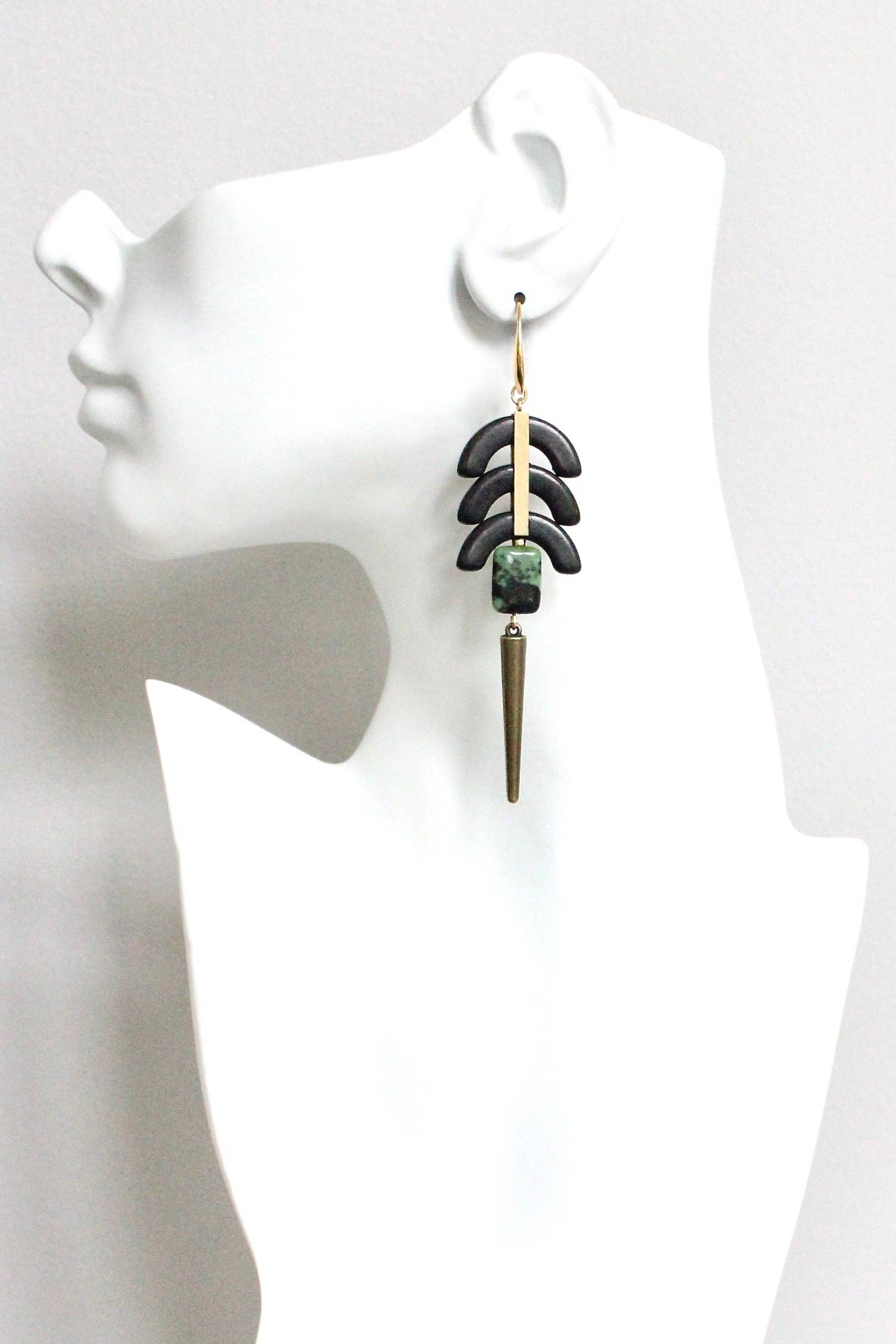 HYLE90 Black and green geometric earrings