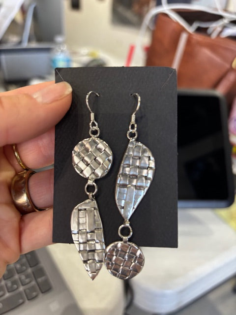 Asymmetrical Crosshatch