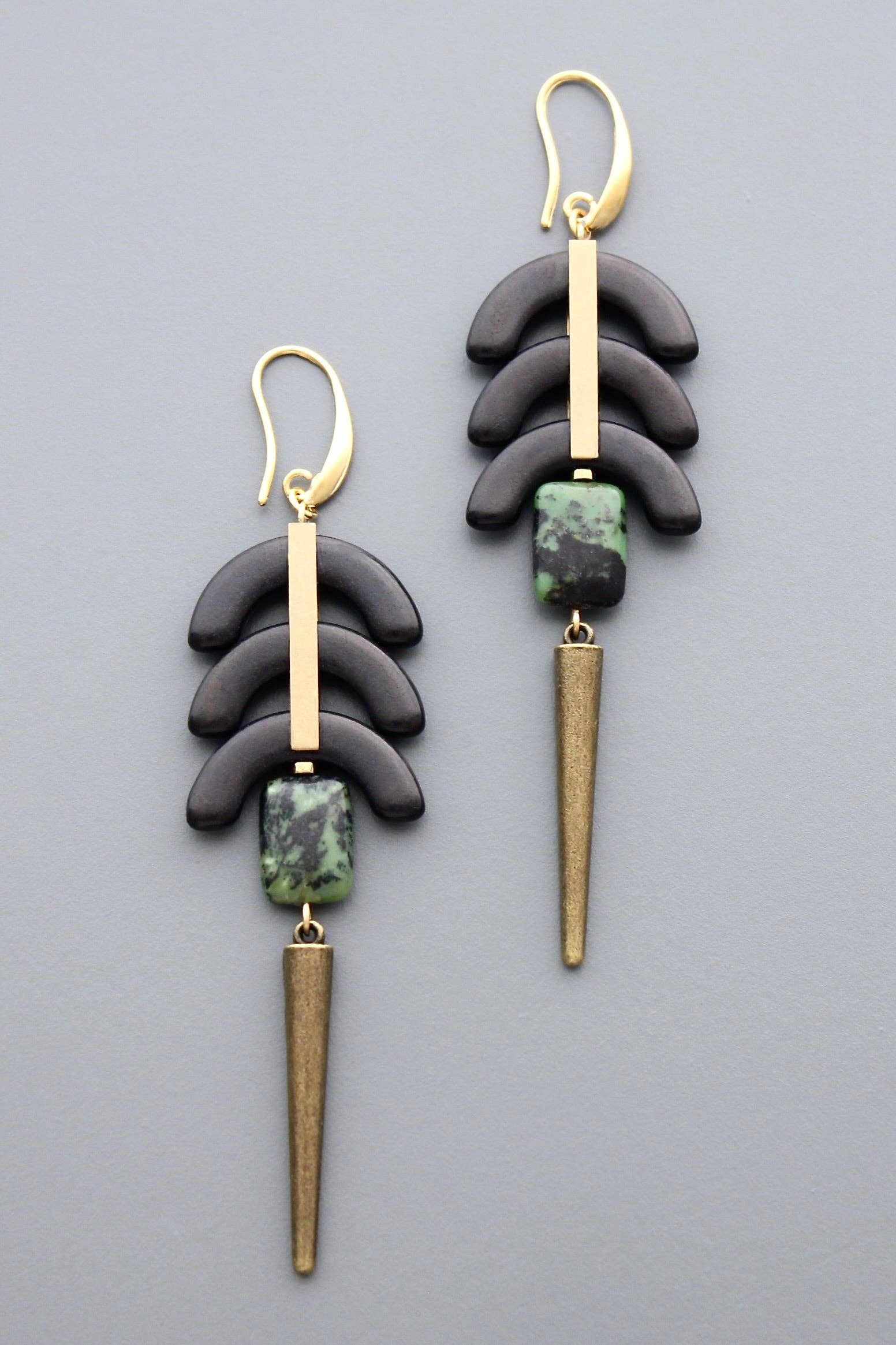 HYLE90 Black and green geometric earrings