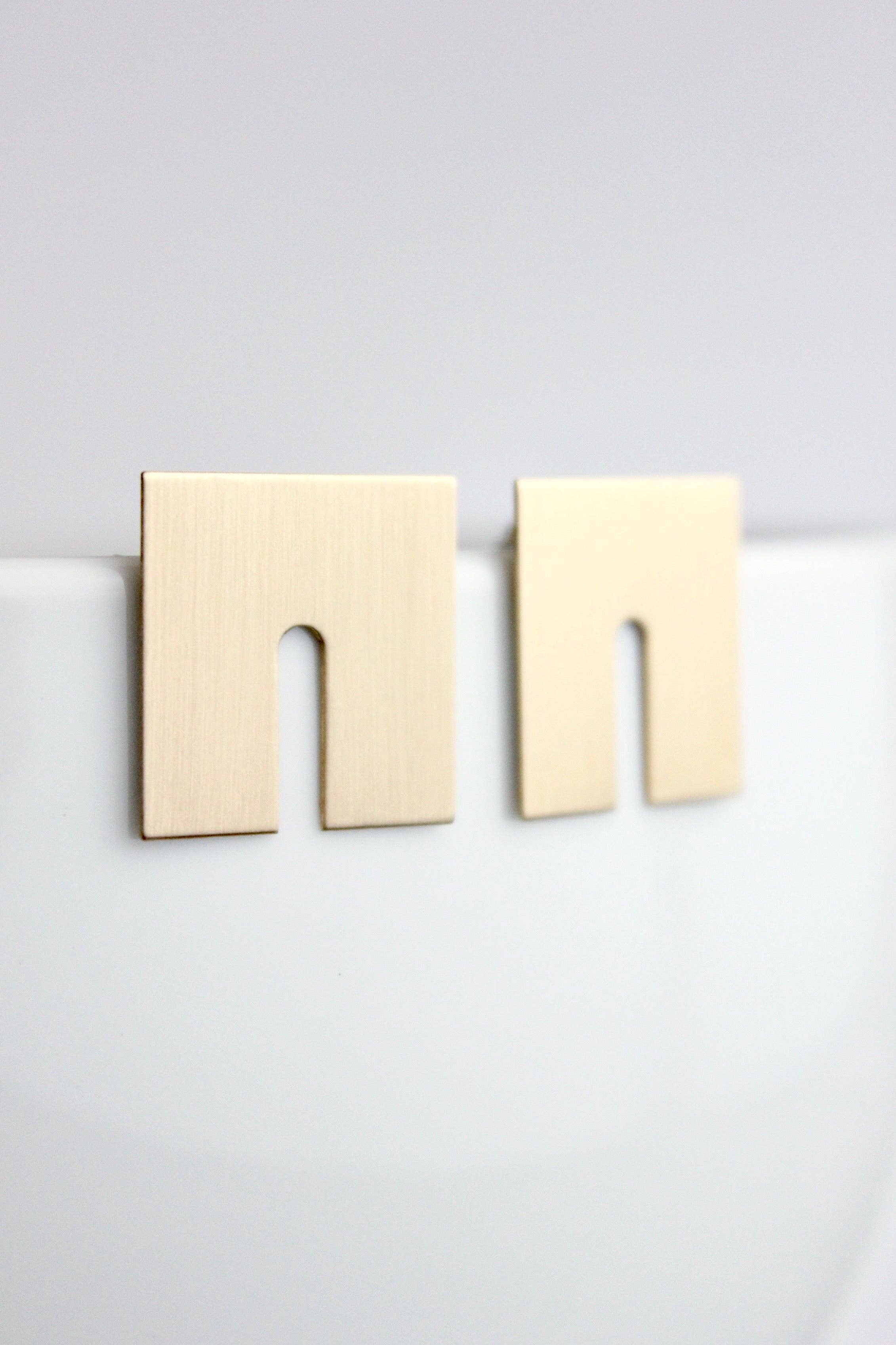 BRSE103 Geometric brass post earrings