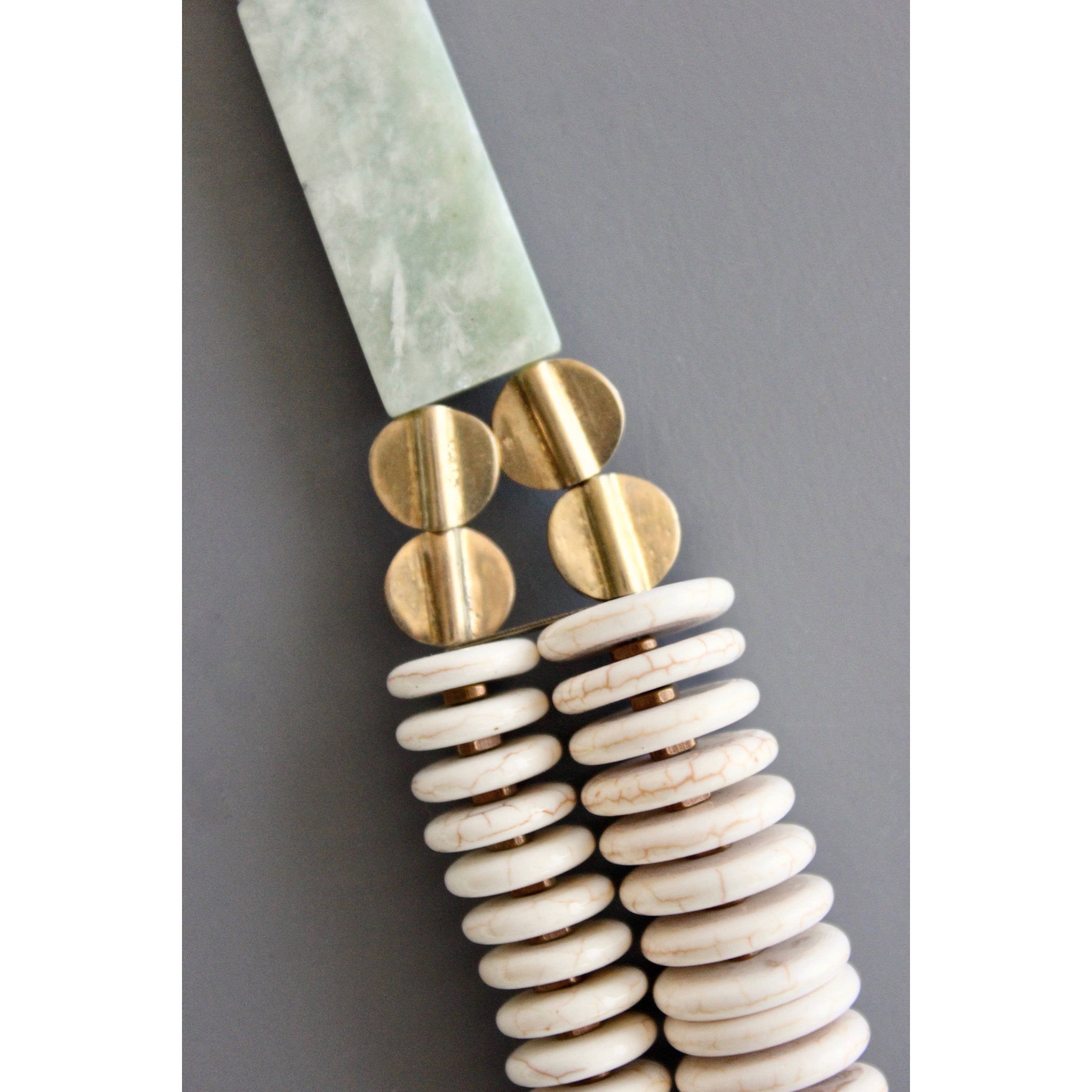 BKN221 Double strand necklace with magnesite, brass