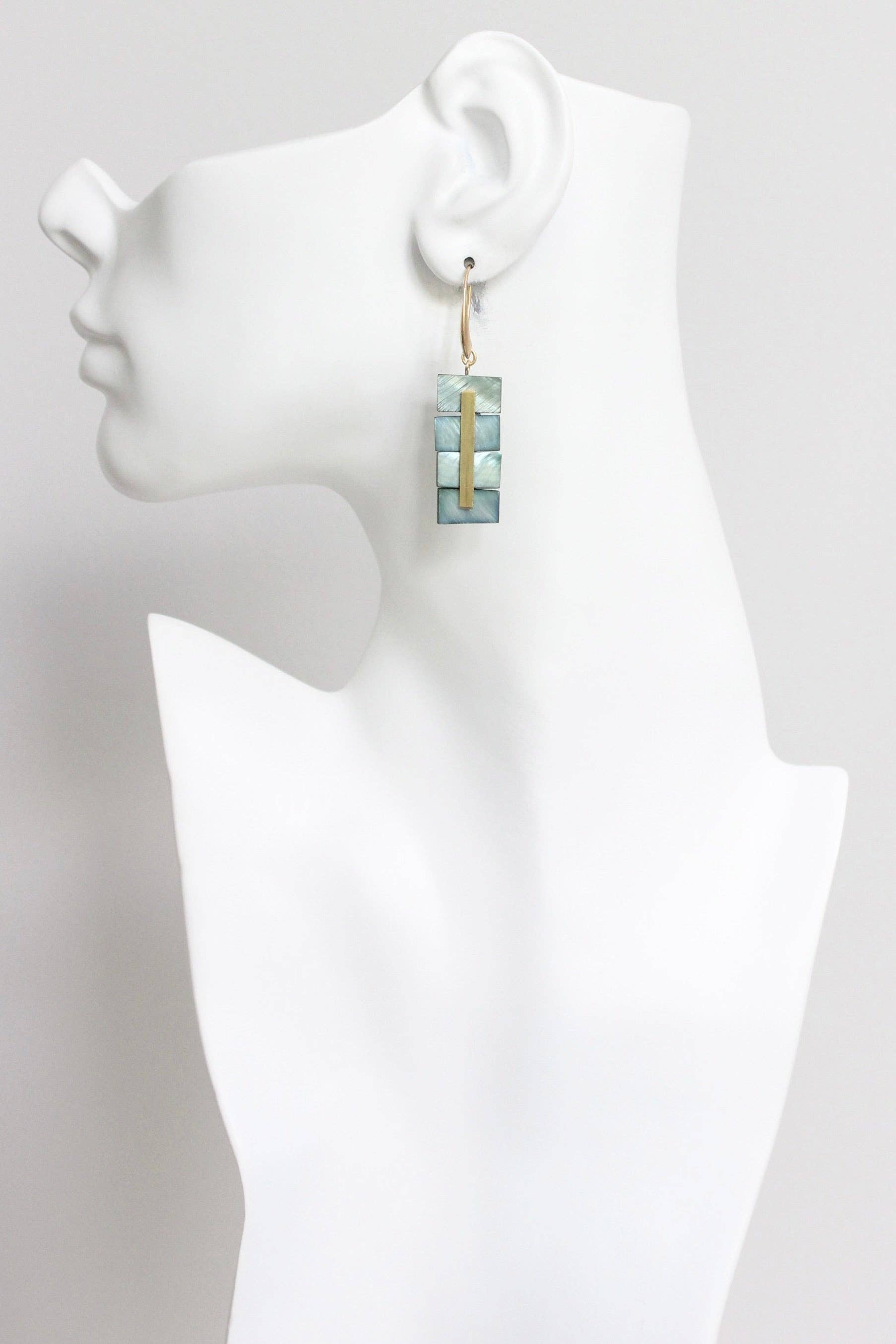 LEXE21 Green shell geometric earrings