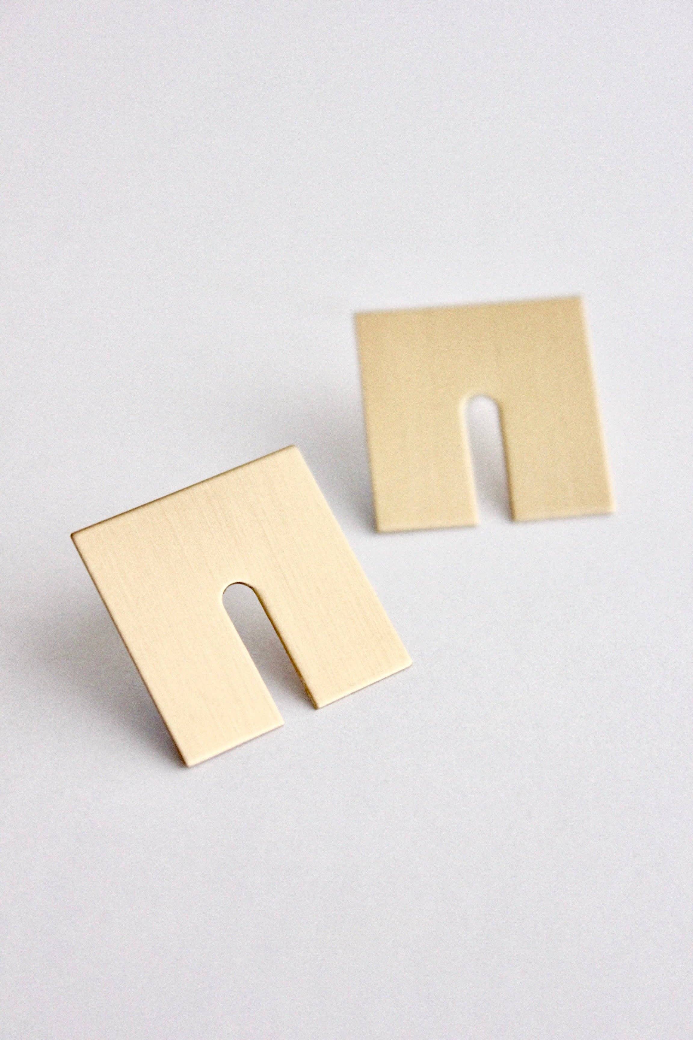 BRSE103 Geometric brass post earrings