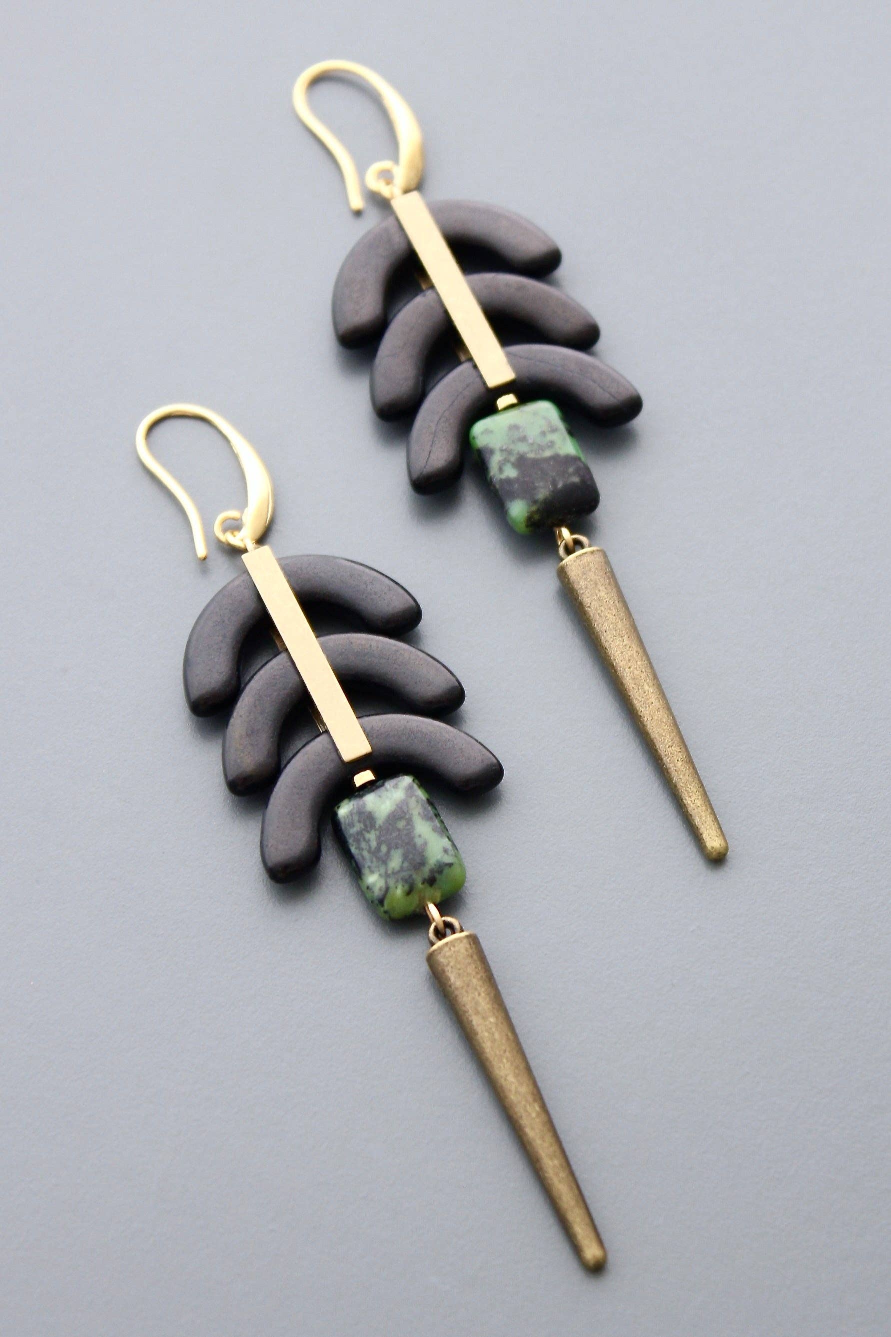 HYLE90 Black and green geometric earrings