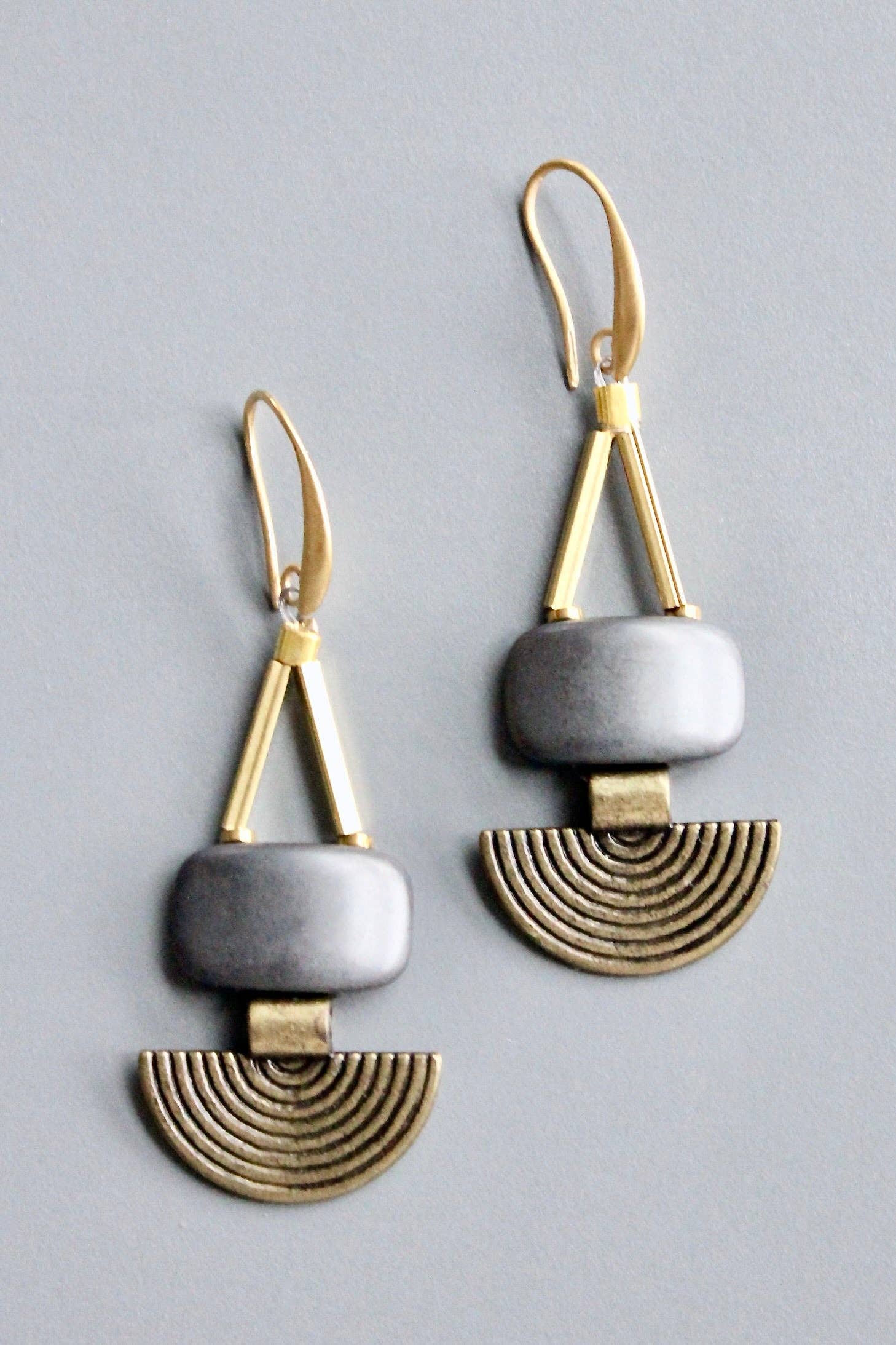 HYLE42 Artdeco Hematite earrings
