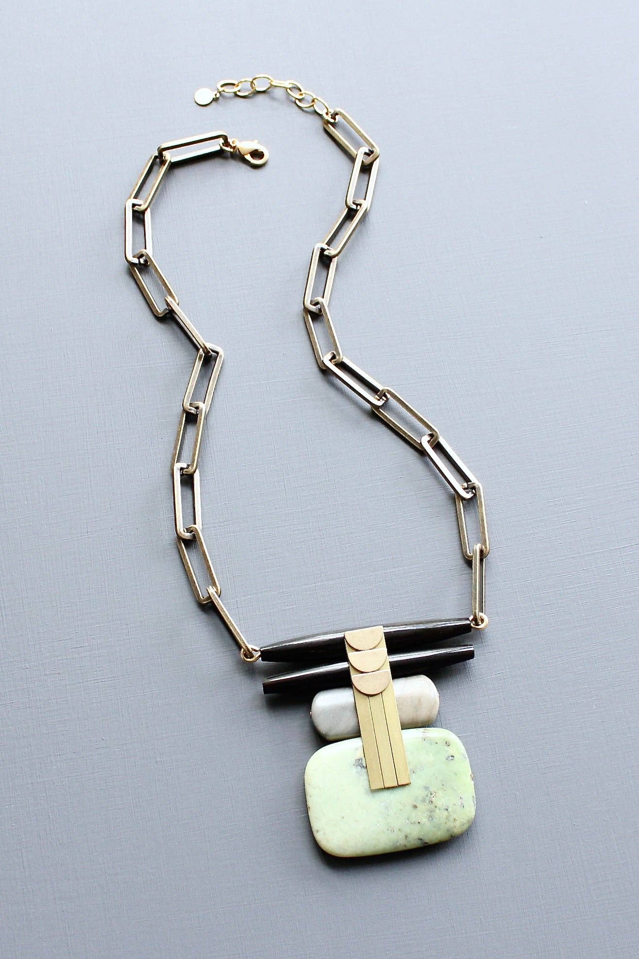 LEX320 Green and black ArtDeco pendant necklace